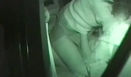 اثنين ضخها رجال يمارس الجنس مع امرأة سمراء مثير في السرير سكس محارم مترجم احترافي من الصعب جدا