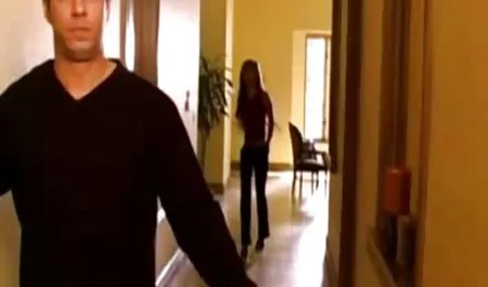 رائع سمراء سكس اخوات غصب يظهر مؤخرتها