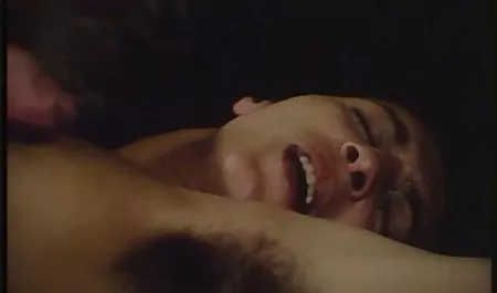سمراء قرنية فتاة تحصل مارس الجنس من قبل اثنين قصص سيكس نسوانجي من الرجال