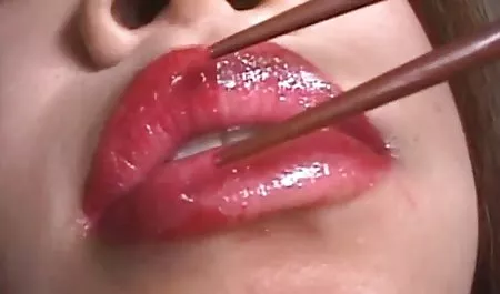 الرجل إدراج شابة شقراء في كس السيجار الملاعين لها سكس اخ واخته نار مع عضو