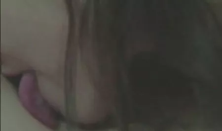 شابة محارم اسيوي شقراء تمتص ديك يعرض لها مرونة الحمار