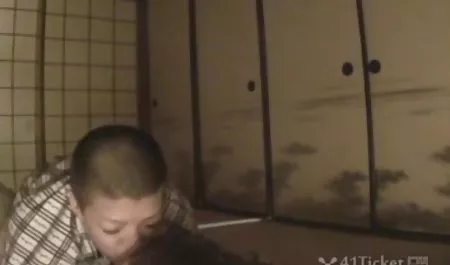 رائع العاهرة تحصل سكس محارم بنات مارس الجنس على طاولة المفاوضات مع الشيف