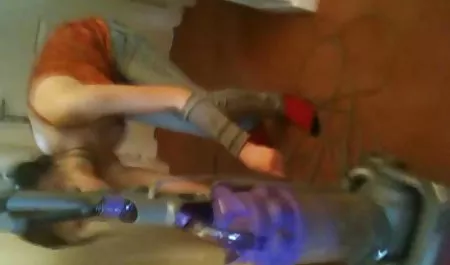 قرر الزوجان سكس محارم صيني أن تجرب شيئا جديدا في السرير. الزوجة دعوة زوجها عليها مش الجوارب مقيد على السرير ، دعها تتنفس الأمونيا ، حتى لا يفقد وعيه من الألم تمزق الجوارب بجد مارس الجنس مع سميكة
