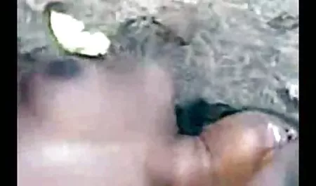 الاصلع بجرأة يحدق افلام اجنبية محارم ناضجة وقحة في الغرفة