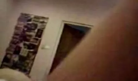 ناضجة الرجل على الهاتف أخذت كتي سكس اخته مترجم