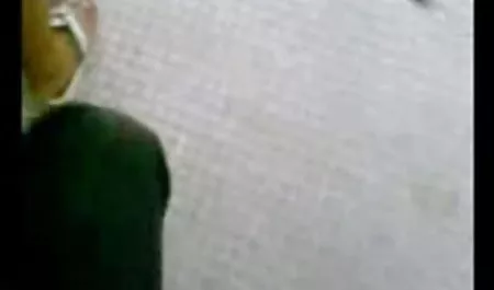 يمارس الجنس مع فتاة زوجين سكس محارم منزلي