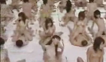 فاتنة في الزرقاء جوارب طويلة يحصل قوي القضيب في الشرج سكس امهات افلام