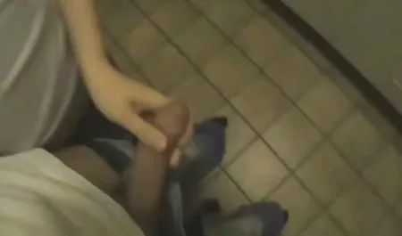 فرخ الشباب يمارس الجنس في المطبخ و منقوع في نائب الرئيس سكس محارم مثير