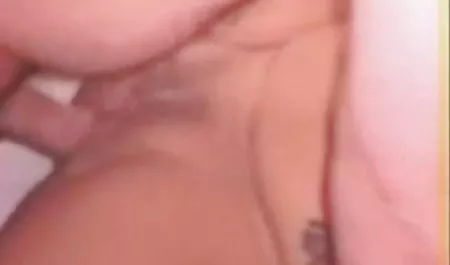 الرجل الملاعين اثنين من الشباب الفتيات في سكس اخوات نائمات ممارسة الجنس الشرجي و في أفواه