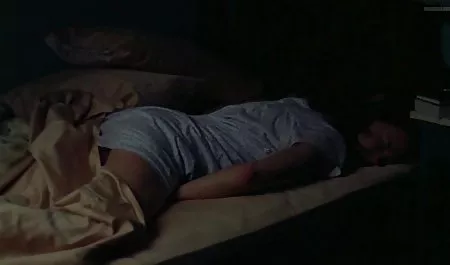 امرأة آسيوية مع لعبة في مؤخرتها الجميلة التحركات الكعك على طاولة سكس محارم مطبخ المساج التدليك المعالج رأيت مثل هذا المنظر وعلى الفور سحق الفتات لنفسه