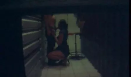 العمال أفسدت الشباب ابنة المزارع في اثنين من الثقوب قصص سكس محارم في الحمام