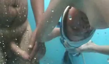 شقراء في الحمام مع سكس امهات عربي دسار ضخمة سوداء