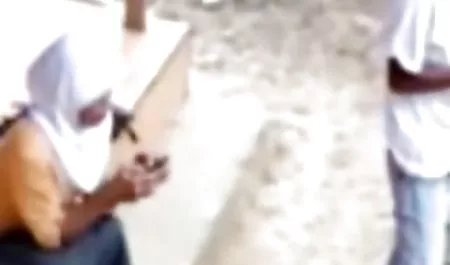 يعتقد الرجال لمعاقبة ، ولكن ما لها اثنين من الأعضاء ؟ سكس مشاهير محارم قطرة في بحر