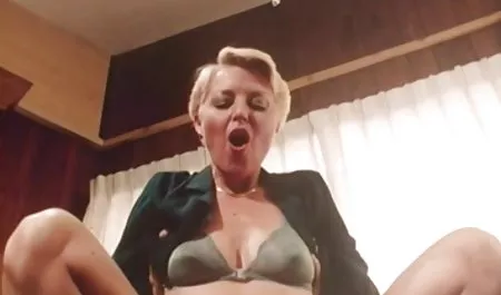 الأم الناضجة سيرين المداعبات ابنتها سكس مترجم اخي اعتمد مثلية إيما