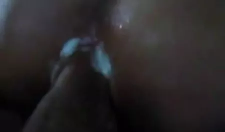 شابة سمراء في الكيلوت قصص سكس محارم اباء الوردي يمارس العادة السرية أمام الكاميرا