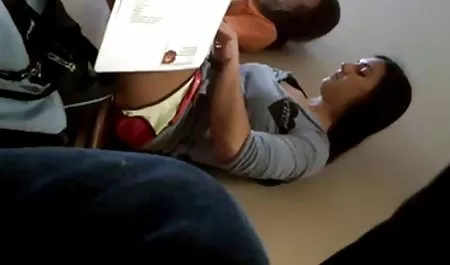 الأمين الآسيوي شارون لي جنسمحارم يحصل على اختراق مزدوج في المكتب