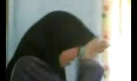 فتاة سكس امهات مترجم للعربية في عجلة من امرنا ، هي أول من يأخذ الديك سوداء كبيرة في فمها و يجعل كبيرة اللسان